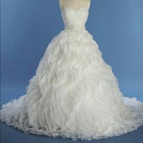Alfred Angelo Ariel wedding dress - Picture 4 of 5